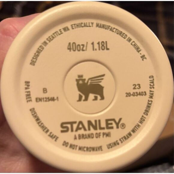 STANLEY -NWTIB Off-White Quencher H2O Flow State Tumbler/40 fl oz/Gradient Color - Picture 13 of 14